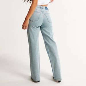 The 90’s Relaxed Jean High Rise Curve Love A&F